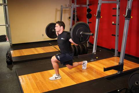 Halter Lunge — bitiş pozisyonu