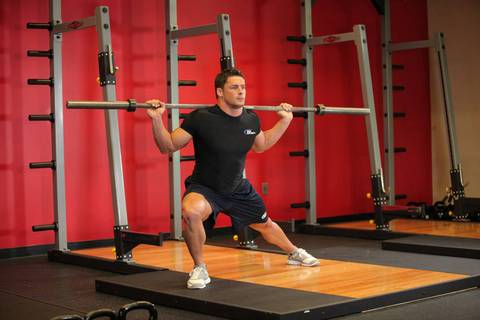 Halter Yan Split Squat — bitiş pozisyonu