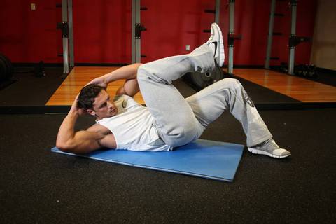 Cross-Body Crunch — bitiş pozisyonu
