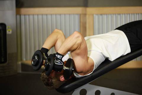 Decline Dumbbell Triceps Extension — bitiş pozisyonu