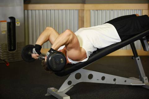 Decline EZ Bar Triceps Extension — bitiş pozisyonu