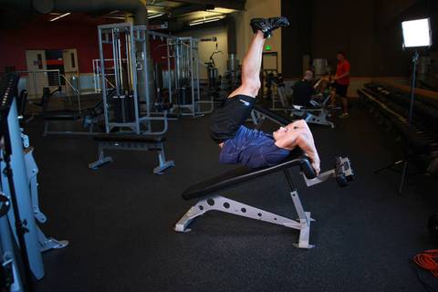 Decline Reverse Crunch — bitiş pozisyonu