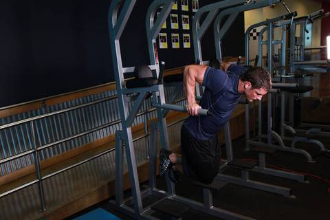Dips - Chest Version — bitiş pozisyonu