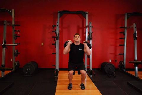 Double Kettlebell Push Press — bitiş pozisyonu