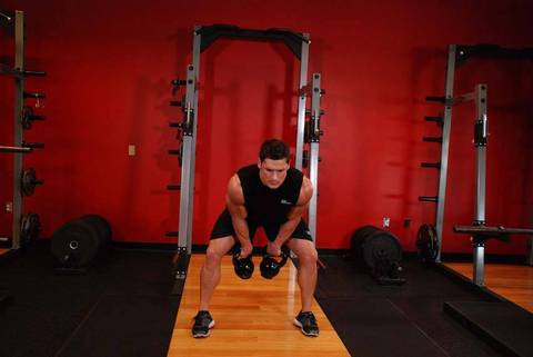 Double Kettlebell Snatch — bitiş pozisyonu