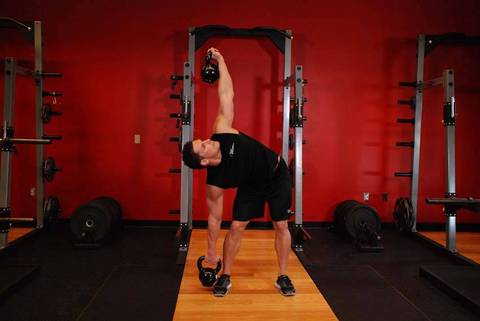 Double Kettlebell Windmill — bitiş pozisyonu