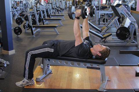 Dambıl Bench Press (Neutral Grip) — başlangıç pozisyonu
