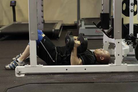 Dambıl Floor Press — bitiş pozisyonu