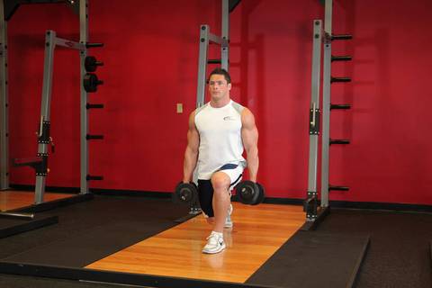 Dambıl Rear Lunge — bitiş pozisyonu