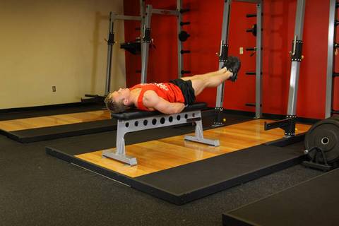 Flat Bench Bacak Çekme — bitiş pozisyonu