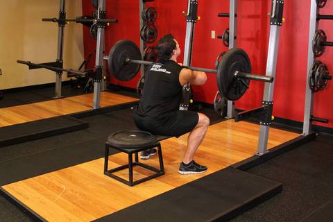 Front Barbell Squat Bench'e — bitiş pozisyonu