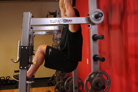 Hanging Leg Raise — bitiş pozisyonu