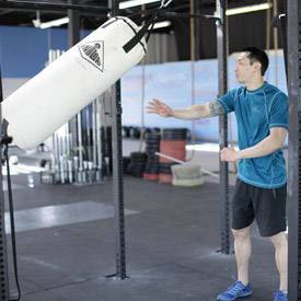 Heavy Bag Thrust — bitiş pozisyonu