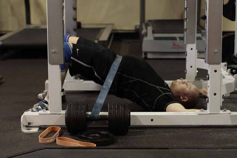 Hip Lift with Band — bitiş pozisyonu