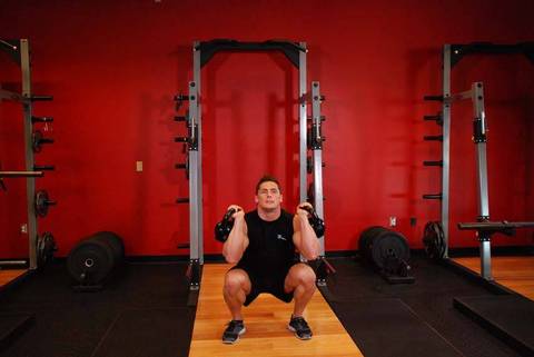 Kettlebell Thruster — bitiş pozisyonu