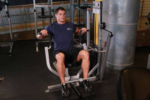 Makine Bench Press — başlangıç pozisyonu