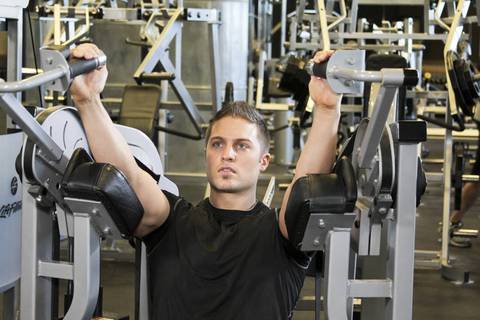 Makine Triceps Uzatması — bitiş pozisyonu