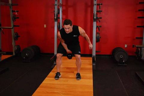 Tek El Kettlebell Temizlik — bitiş pozisyonu