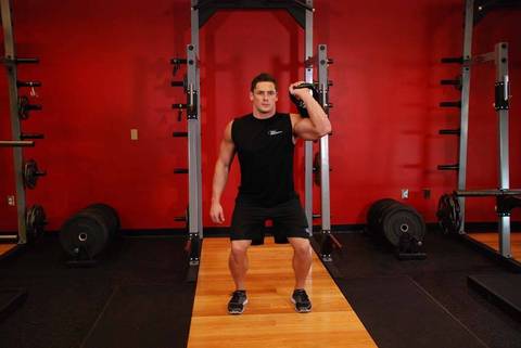 Tek El Kettlebell İtme Pres — bitiş pozisyonu