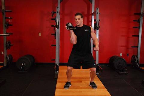 Tek El Açık Avuç Kettlebell Temizlik — bitiş pozisyonu