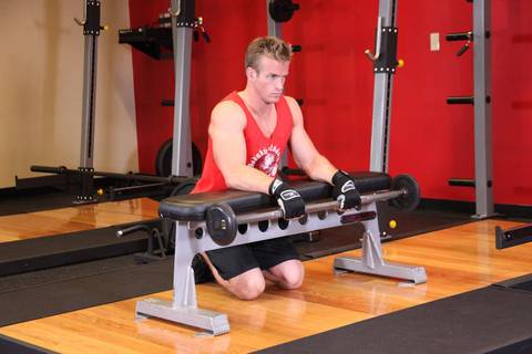 Avuç İçi Aşağı Bilek Curl Bench Üzerinde