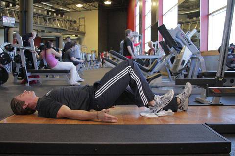 Platform Hamstring Kaydırması — bitiş pozisyonu