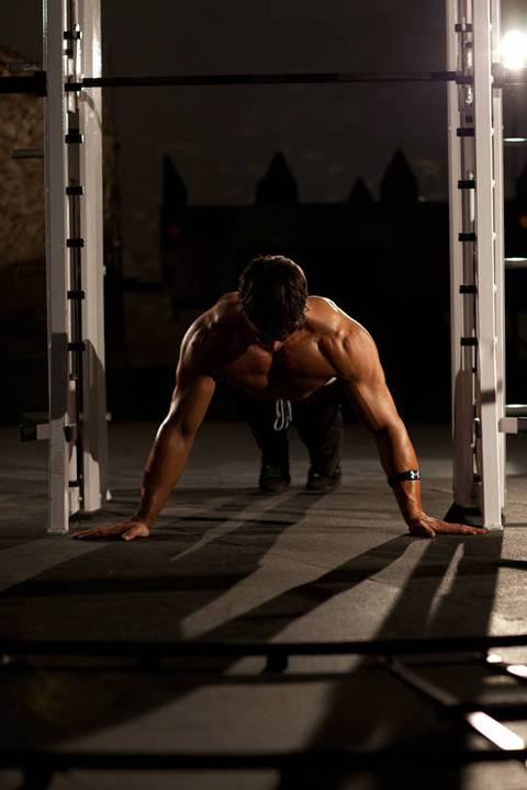 Push-Up Geniş — başlangıç pozisyonu