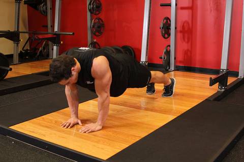 Pushup (Dar ve Geniş El Pozisyonları) — bitiş pozisyonu