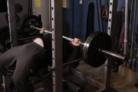 Reverse Band Bench Press — bitiş pozisyonu