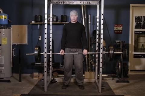 Reverse Band Deadlift — bitiş pozisyonu