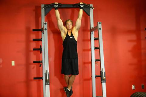 Rocky Pull-Ups/Pulldowns — başlangıç pozisyonu