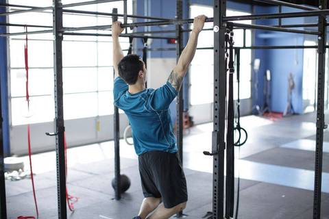 Scapular Pull-Up — bitiş pozisyonu