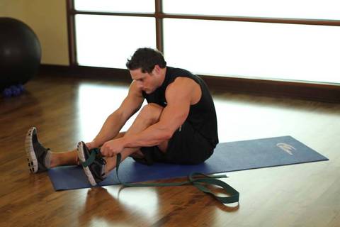 Oturarak Hamstring ve Baldır Germe