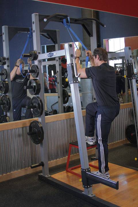 Tek Bacak Yüksek Kutu Squat — bitiş pozisyonu