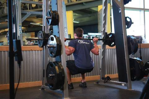 Smith Squat — başlangıç pozisyonu