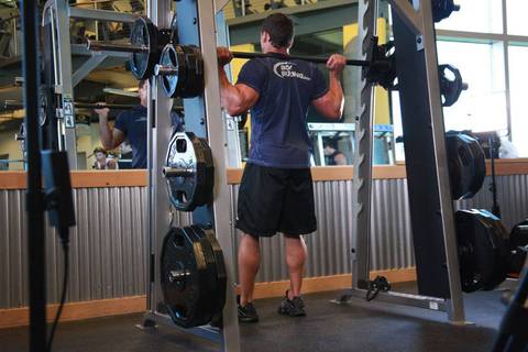 Smith Squat — bitiş pozisyonu
