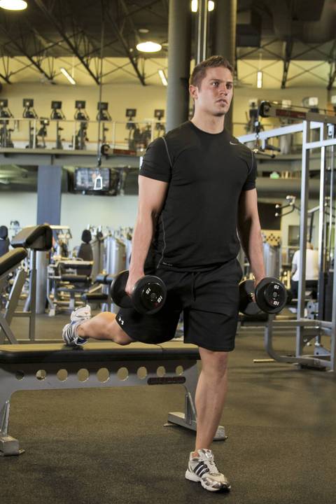 Split Squat with Dumbbells — başlangıç pozisyonu