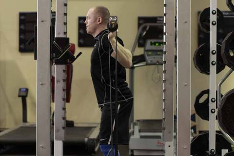 Squat with Bands — başlangıç pozisyonu