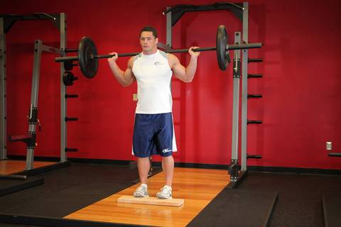 Standing Barbell Calf Raise — bitiş pozisyonu