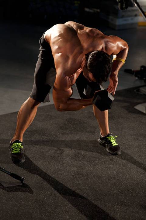 Standing Konsantrasyon Curl — bitiş pozisyonu