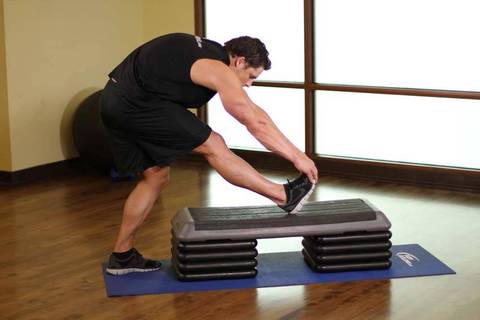 Standing Gastroknemius Baldır Germe — bitiş pozisyonu