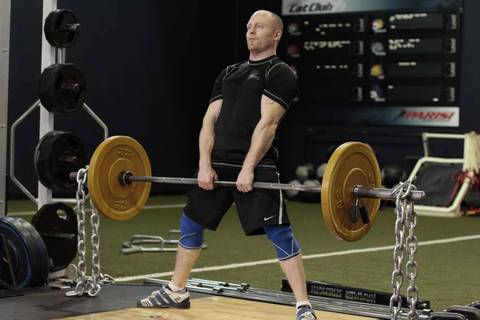 Zincirli Sumo Deadlift — bitiş pozisyonu