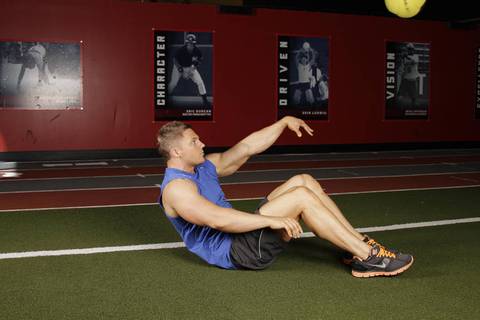 Sırt Üstü Tek Kollu Üst Atışı — bitiş pozisyonu