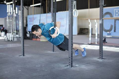 Asılı Push-Up — başlangıç pozisyonu