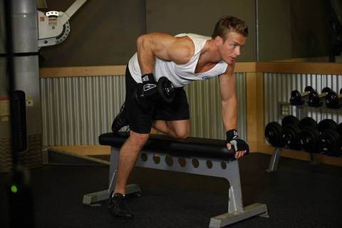 Triceps Dambıl Arka Tekme — bitiş pozisyonu