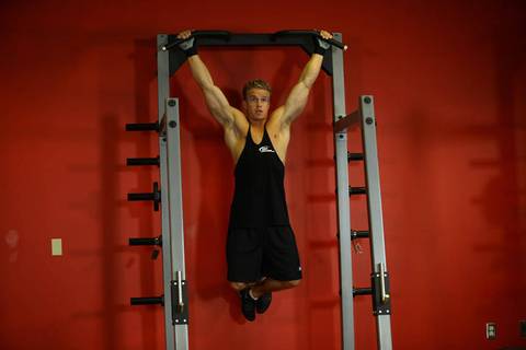 Wide Grip Rear Pull-Up — bitiş pozisyonu